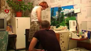 Одинокая домохозяйка устроила частное порно со своим соседом с нижнего этажа