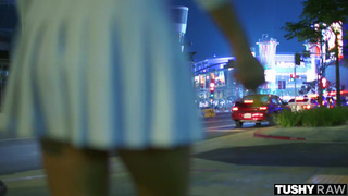 После куни завалил за щеку блондинке и трахнул ее в задницу