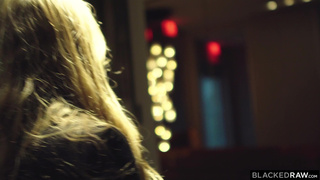 Чернокожие качки в два ствола шпилят маруху на весу