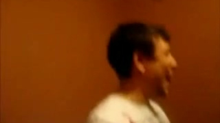 Во время вечеринки ебарь ебёт новую знакомую в короткой юбочке