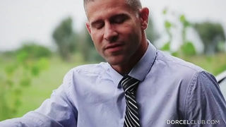 Парень поднял юбку и выебал дамочка