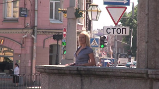 Русская пухленькая проститутка отдалась незнакомцу в анус