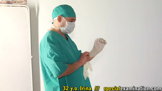 Докторша сношает пациентку вакуумной присоской