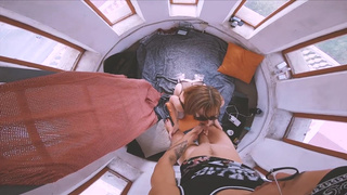 Подтянутая сучка в очках отсасывает конец русского пацана перед трахом в попку