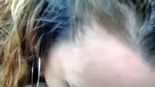 Муженек попросил отсосать жену пока они ехали домой