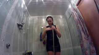 Пришла пьяная домой под утро. Любимый загнал её в ванную