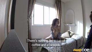 Неугомонная брюнетка раздвинула на трах служащего