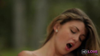 Классная девица трахнулась и получила в рот горячую нектар