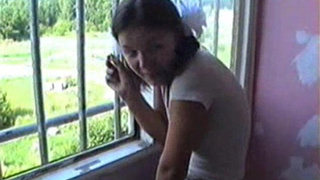 Похотливый дядя вылизал бритую писю племяннице и выебал ее