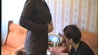 Частное порно с 40 летней женщиной в чулочках и пареньком