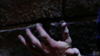 Голенькая малефисента ебется с любовником в замке