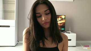 Ебарь жарит сладкую русскую брюнетку со стонами и окончанием на лицо