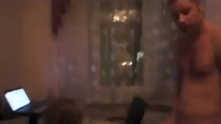 Секс дорогого и супруги поздним вечером в позе собачки