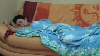 Отжарил сонную соседку в чулочках на кушетке в узкий анус