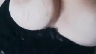 Бабушка решила ублажить своего внучка и жарко отсосала его толстый хер