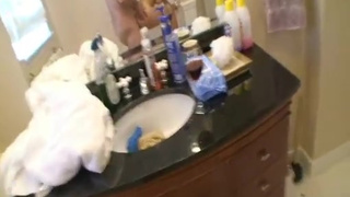 Гламурная потаскушка отсасывает и дает в жопу