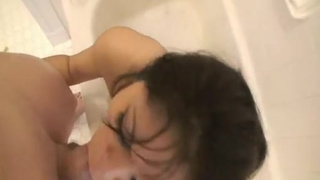 Гламурная потаскушка отсасывает и дает в жопу