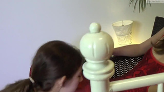 Ебарь трахнул подружку супруги в ротик и письку