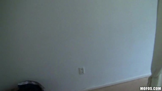 Сексуальная цыпочка получает в мокрую пизду длинный хуй