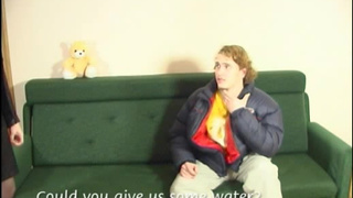 Студент замаливает прощение у директрисы в позе в позе раком