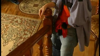 Полицейская в возрасте сделала отсос молодому грабителю