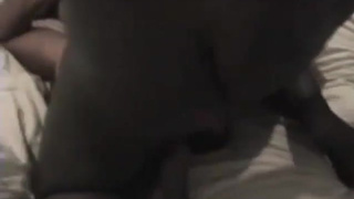 Блондиночку в колготках имеет темнокожий и её благоверный