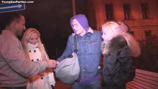 Групповой перепихон с двумя русскими блондинками