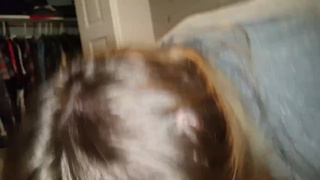 Минетик любимому поздним вечером решила сделать эта очаровательная тетка