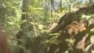 Ебарь чпокнул русскую малышку на открытом воздухе