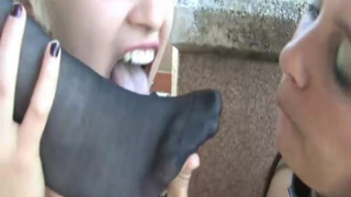 Стройные лесби занимаются оральным сексом