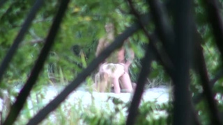 Домашнее порно влюбленных летом на речке