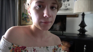 Короткостриженная сеструха облизывает хуец брата снимая инцест порно