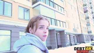 Симпатичная русская телочка пошире развела ходули для ебли с пикапером