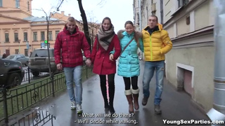Неумелые студентки практикуют свинг
