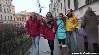 Неумелые студентки практикуют свинг