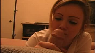 Домашнее порево с участием малолетки которая готова сосать стояк