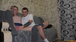 Сестренка посасывает болт брата и соглашается на секс в писю