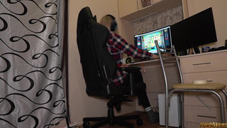 Сестренка посасывает болт брата и соглашается на секс в писю