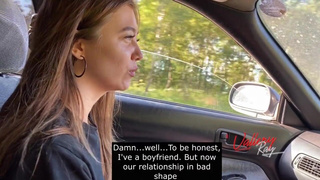 Студентка обсасывает большой болт незнакомца в машине за то что подвез