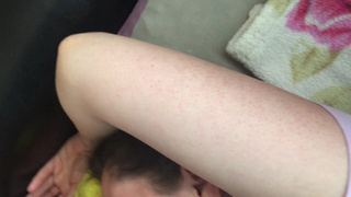 Любимая нехотя обсасывает хер кормильцу сквозь сон