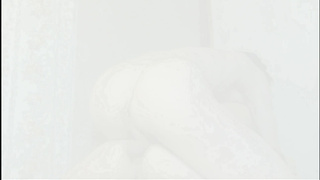 Жестко отжарил девченку в тугую задницу сняв на камеру