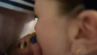 Опытная россиянка делает отсос мужчине до спермы