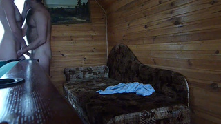 Суженый сзади дрючит жену с маленькими титьками