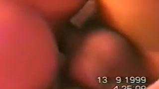 Худенькие стервы делают минетик и шпилятся по очереди в частном порно