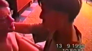 Худенькие стервы делают минетик и шпилятся по очереди в частном порно