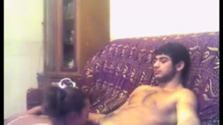 Красопетка на вебкамеру делает отличный минетик