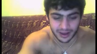 Красопетка на вебкамеру делает отличный минетик