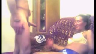 Красопетка на вебкамеру делает отличный минетик