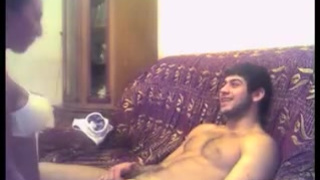 Красопетка на вебкамеру делает отличный минетик