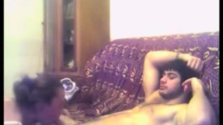 Красопетка на вебкамеру делает отличный минетик